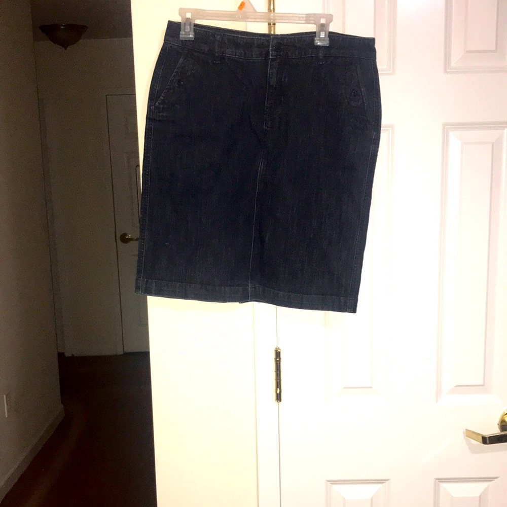 Vintage Sonoma Classic Dark wash midi Denim skirt. Zip button closure.